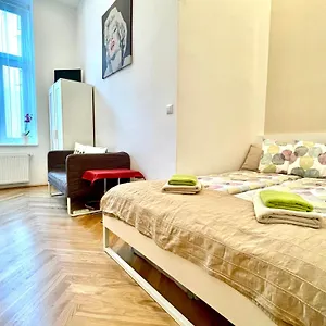 private-place-with-a-soul-apartment.vienna-besthotels.com/